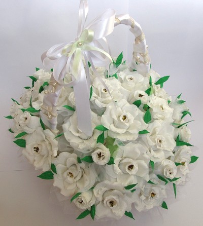 white-bouquet-of-roses
